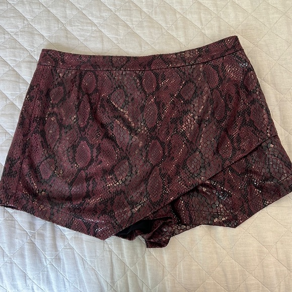 Shiny Burgundy Snake Skin Skort - Picture 1 of 2